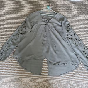 Blush Noir NWOT flowy details top